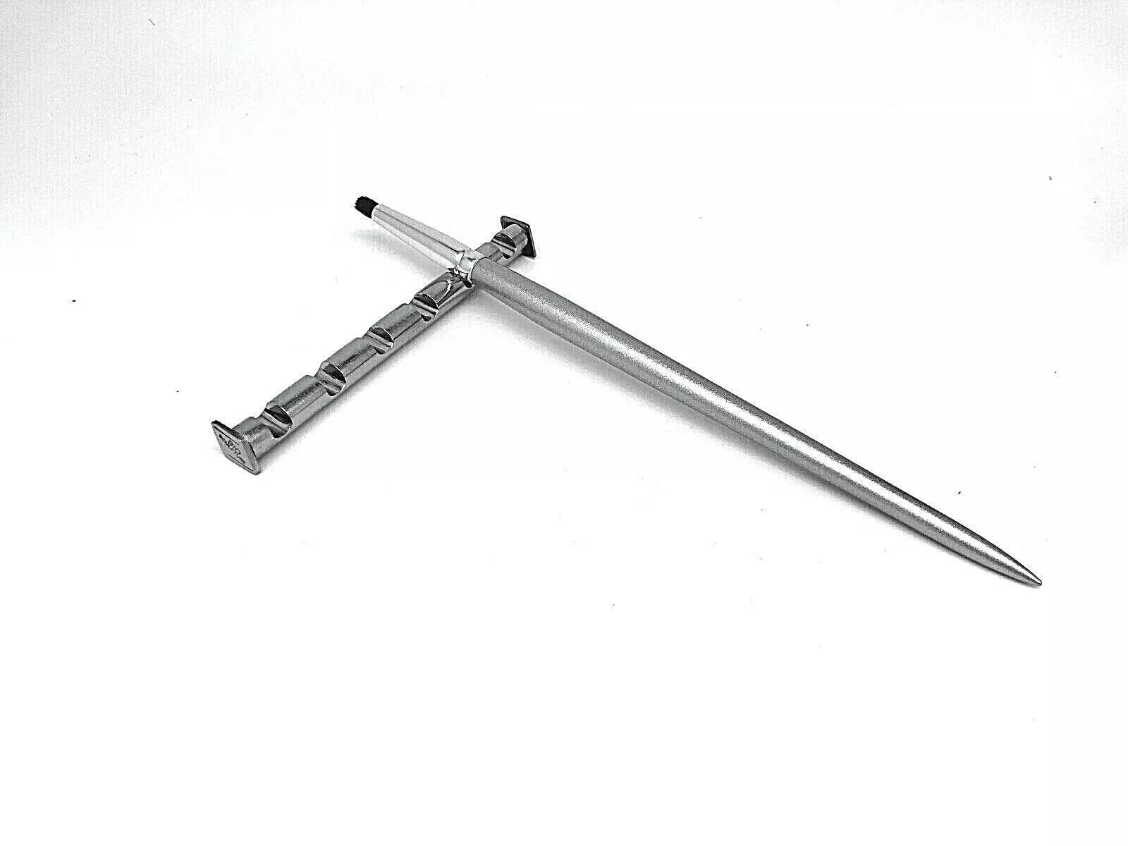 Bio Sculpture Stainless Steel Brush and Tool Rest – sleek, easy-to-clean tool holder designed for salon-quality nail care and workspace organisation